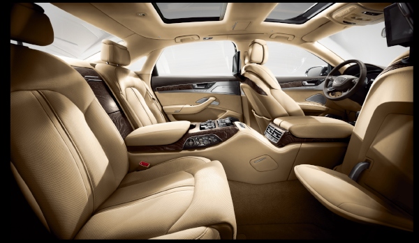 アウディジャパンが発売する新型「Audi A8 L W12」