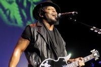 ディアンジェロ、ジェームス・ブラウンのトリビュート・ライブに出演へ