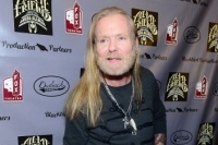 グレッグ・オールマンが気管支炎。バンドが残るライブを全延期