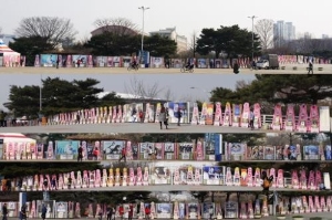 写真:神話16周年コンサート応援ドリーミー米花輪、ラーメンドリーミー花輪、卵ドリーミー花輪、飼料ドリーミー花輪、粉ミルクドリーミー花輪、シルバードリーミー花輪 写真:神話16周年コンサート応援ドリーミー米花輪、ラーメンドリーミー花輪、卵ドリーミー花輪、飼料ドリーミー花輪、粉ミルクドリーミー花輪、シルバードリーミー花輪