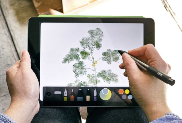 日本トラストテクノロジー（JTT）が28日発売するiPad & iPad mini用スタイラスペン「ink 超極細スタイラスペン」