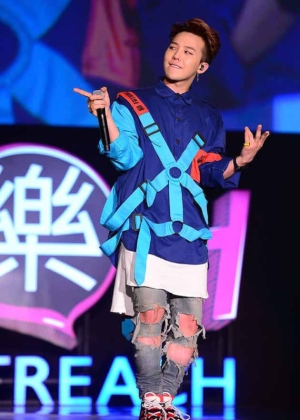 BIGBANGのG-DRAGONが中国最大の音源サイトQQミュージック主催の「QQミュージックアワード」で「最高人気日韓アーティスト賞」を受賞した。写真=YGエンターテインメント BIGBANGのG-DRAGONが中国最大の音源サイトQQミュージック主催の「QQミュージックアワード」で「最高人気日韓アーティスト賞」を受賞した。写真=YGエンターテインメント