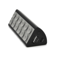 スマートフォンに吸着できるモバイルバッテリー「Energizer Power Stand PS2800」