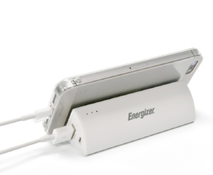 スマートフォンに吸着できるモバイルバッテリー「Energizer Power Stand PS2800」