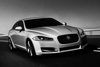 ジャガー・ランドローバー・ジャパンは50台限定でジャガー「XF2.0ブラックエディション」を発売する。