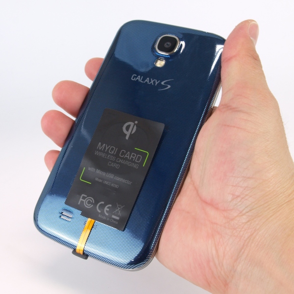 MicroUSB対応スマートフォンでワイヤレス充電が行える薄型充電シート『置きらく充電レシーバーシート for Android』