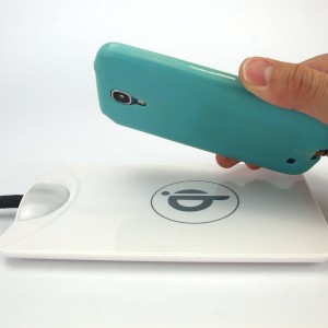 MicroUSB対応スマートフォンでワイヤレス充電が行える薄型充電シート『置きらく充電レシーバーシート for Android』