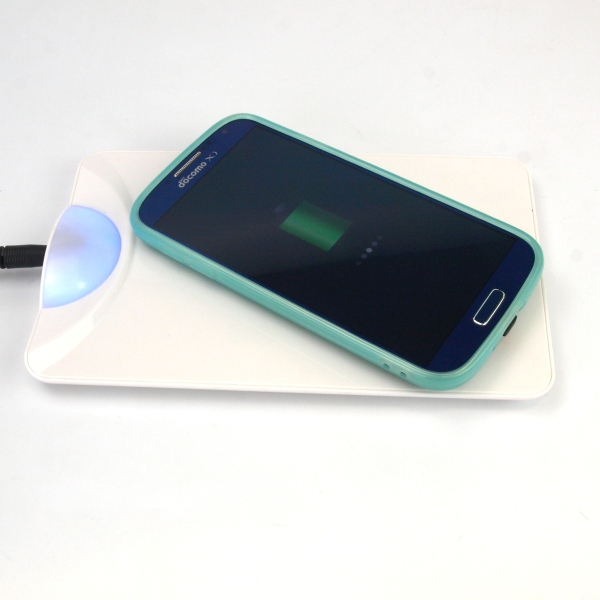 MicroUSB対応スマートフォンでワイヤレス充電が行える薄型充電シート『置きらく充電レシーバーシート for Android』