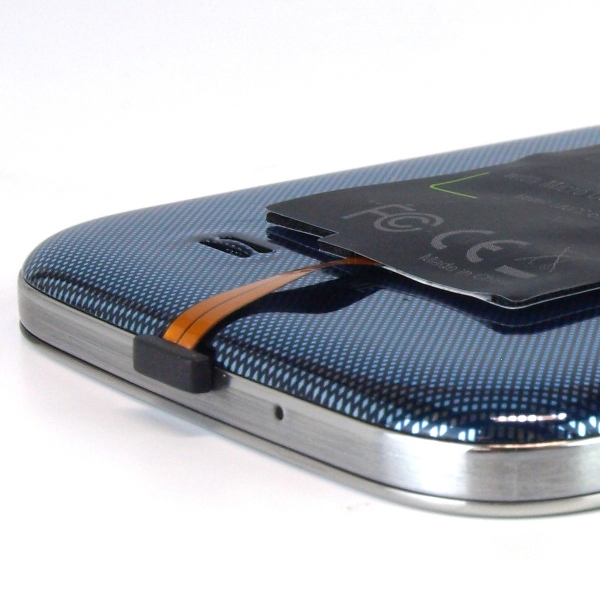 MicroUSB対応スマートフォンでワイヤレス充電が行える薄型充電シート『置きらく充電レシーバーシート for Android』