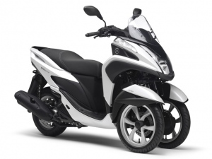 タイ向けモデルのTRICITY。カラーは白の他、グレー、赤があり、2014年4月から販売開始 タイ向けモデルのTRICITY。カラーは白の他、グレー、赤があり、2014年4月から販売開始