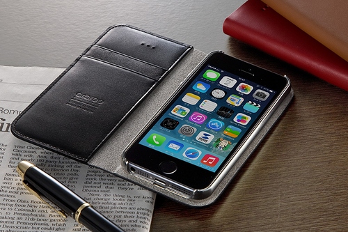 カード収納付き手帳型ケースと、シンプルなバンパーケースとしても使用できる「iPhone5sレザーケース＆バンパーケース（手帳タイプ・カード入れ付・本革）　200-PDA143シリーズ」