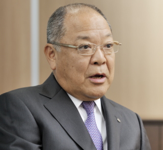 ヨコレイ＜２８７４＞（東１・売買単位１００株）の株価は、３月３１日に年初来高値８６０円をつけた。