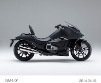 独自のスタイリングと、新感覚のライディングフィールを追求したというホンダの新コンセプトモデル「NM4-01（エヌエムフォー ゼロワン）」（写真提供：ホンダ）