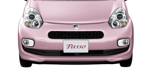 トヨタがマイナーチェンジして14日発売した小型のハッチバック車「パッソ」