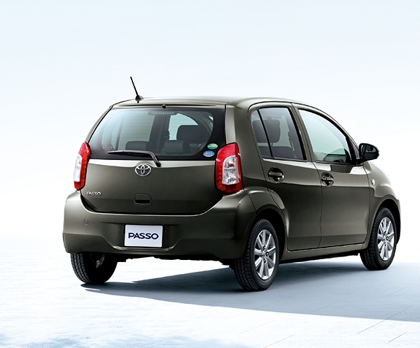トヨタがマイナーチェンジして14日発売した小型のハッチバック車「パッソ」