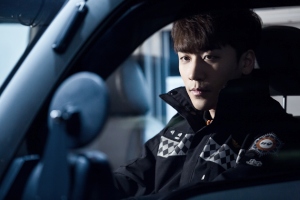 BIGBANGのV.I(スンリ)が、SBSドラマ『エンジェルアイズ』第3話にずうずうしい天然キャラで初登場し、視聴者を魅了した。写真=YGエンターテインメント BIGBANGのV.I(スンリ)が、SBSドラマ『エンジェルアイズ』第3話にずうずうしい天然キャラで初登場し、視聴者を魅了した。写真=YGエンターテインメント