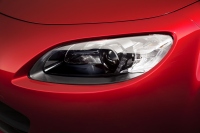 16日、マツダはニューヨーク国際オートショーにおいて、Mazda MX-5（日本名・マツダロードスター）の誕生25周年を記念した特別仕様車「Mazda MX-5 Miata 25th Anniversary Edition」を世界初公開すると発表した。