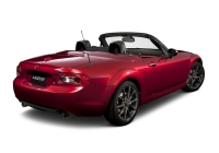 16日、マツダはニューヨーク国際オートショーにおいて、Mazda MX-5（日本名・マツダロードスター）の誕生25周年を記念した特別仕様車「Mazda MX-5 Miata 25th Anniversary Edition」を世界初公開すると発表した。