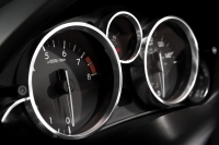16日、マツダはニューヨーク国際オートショーにおいて、Mazda MX-5（日本名・マツダロードスター）の誕生25周年を記念した特別仕様車「Mazda MX-5 Miata 25th Anniversary Edition」を世界初公開すると発表した。