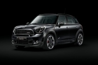 「MINI　John　Cooper　Works　Crossover」と「MINI　John　Cooper　Works　Paceman」の特別仕様車「MINI　John　Cooper　Works　Black　Knight」
