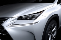 トヨタ自動車が第13回北京モーターショーでワールドプレミアした「NX300h」