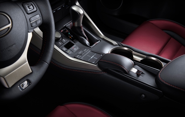 トヨタ自動車が第13回北京モーターショーでワールドプレミアした「NX200t "F SPORT"」