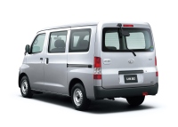 トヨタ自動車は「タウンエース」と「ライトエース」を一部改良し、6月2日に発売する。写真は、ライトエース バン DX (4WD) (シルバーマイカメタリック)