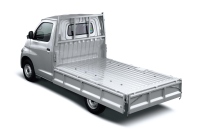 トヨタ自動車は「タウンエース」と「ライトエース」を一部改良し、6月2日に発売する。写真は、タウンエース トラック DX “Xエディション” (2WD) (シルバーマイカメタリック)