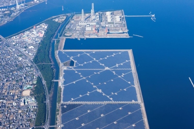 丸紅が4月23日に竣工式を行ったメガソーラー「大分ソーラーパワー」の空撮写真（同社発表資料より）