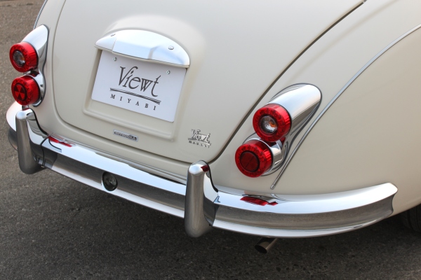 光岡自動車が日本橋三越本店とコラボレートした三越オリジナル限定車「Viewt MIYABI」