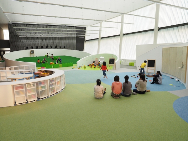 日本科学未来館で6月13日にオープンする新スペース「"おや?"っこひろば」の会場全景。