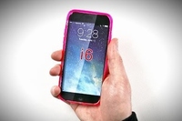 「iPhone 6」向けと思われるシリコン製ケースの大きさがよくわかる動画が公開されています。