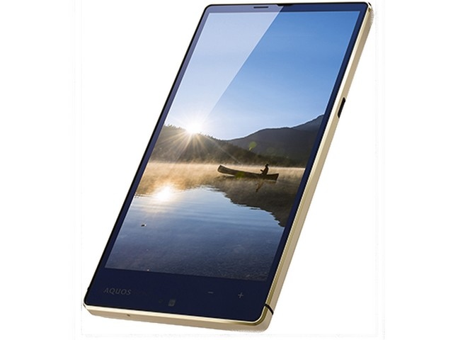 AQUOS Xx(ダブルエックス) SoftBank 304SH(シャープ製)。3辺狭額縁設計による5.2インチの“全身大画面”にメタルフレームを採用し、高い質感を出している。
