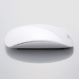 マルチタッチセンサーを搭載し、マウス表面をタッチするだけで縦横スクロール・スワイプの直感操作が行える「ワイヤレスタッチマウス 400-MA042シリーズ」 マルチタッチセンサーを搭載し、マウス表面をタッチするだけで縦横スクロール・スワイプの直感操作が行える「ワイヤレスタッチマウス 400-MA042シリーズ」