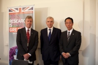 セラフィールドのトニー・プライス最高経営責任者（左）、英国原子力廃止措置機構（NDA）のステファン・ヘンウッド会長（中央）、福島第一廃炉推進カンパニーの増田尚宏CDO（右）（提供：東京電力株式会社）