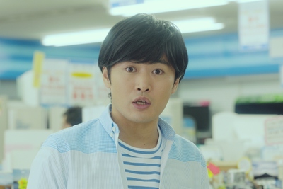 花王は、劇団ひとりさんが出演する「ヘルシアウォーター」の新CMを全国放映する。