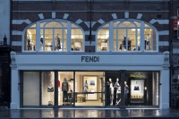 グウィネス・パルトロウなどアイコニックな女性たちが「フェンディ(FENDI)」のチャリティ企画に結集