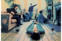 いよいよ出るぞ！『オアシス』20周年記念盤広告でファンによるコピーが発表