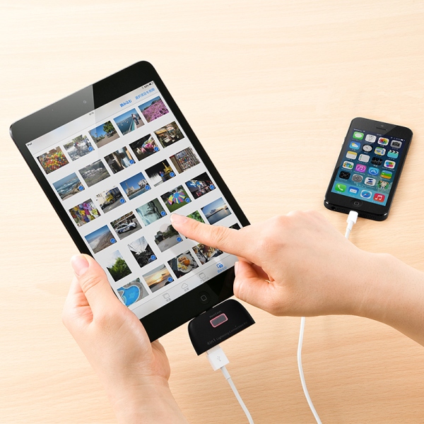 iPadでSDカードの画像を直接読み込める「iPadカードリーダー400-ADRIP07シリーズ」