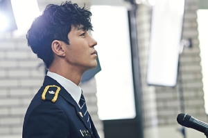 俳優チャ・スンウォンがSBS水木ドラマ『君たちは包囲されている』の撮影ビハインド写真で見せた、男の孤独と寂しさが漂う表情が注目を集めている。 俳優チャ・スンウォンがSBS水木ドラマ『君たちは包囲されている』の撮影ビハインド写真で見せた、男の孤独と寂しさが漂う表情が注目を集めている。