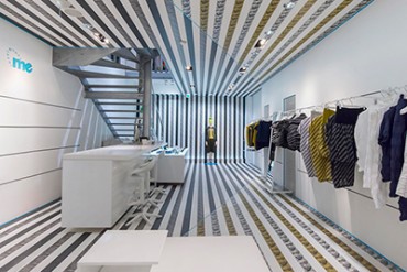 me ISSEY MIYAKE / AOYAMAがマスキングテープで大胆なシマウマ柄に