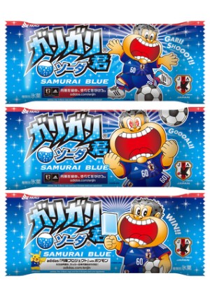 「ガリガリ君」が「サッカー日本代表チームユニフォーム」姿になった新パッケージの「ガリガリ君ソーダ SAMURAI BLUE」 「ガリガリ君」が「サッカー日本代表チームユニフォーム」姿になった新パッケージの「ガリガリ君ソーダ SAMURAI BLUE」