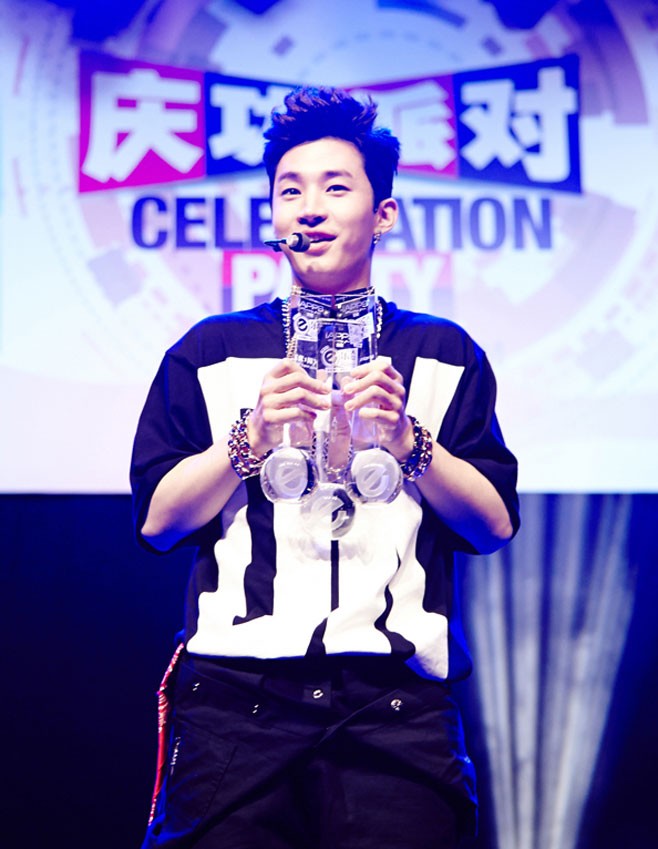 SUPER JUNIORとヘンリーが、「シンガポールエンターテイメントアワード2014」で合計5冠王を達成、アジアでの高い人気を改めて証明した。写真＝SMエンターテインメント