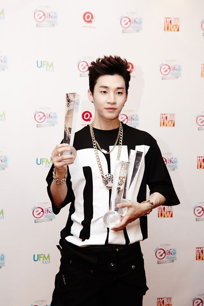 SUPER JUNIORとヘンリーが、「シンガポールエンターテイメントアワード2014」で合計5冠王を達成、アジアでの高い人気を改めて証明した。写真＝SMエンターテインメント