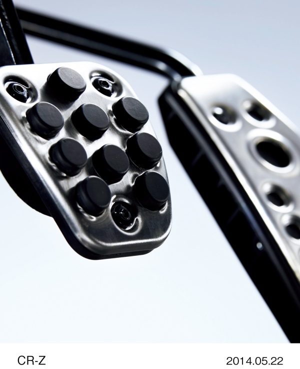 特別仕様車「α・Dressed label III」のプレミアムペダル