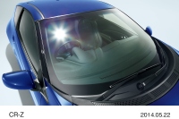 ホンダがスポーツタイプのハイブリッドカー「CR-Z」に設定した特別仕様車「α・Dressed label III」のIRカット <遮熱> / UVカット機能付フロントウインドウガラス、IRカット <遮熱 > / スーパーUVカットフロントドアガラス