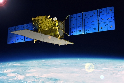 「だいち2号」の軌道上イメージ（三菱電機の発表資料より）