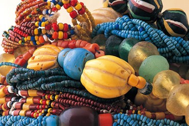 「世界のビーズ」展、文化学園服飾博物館で開催 - 世界約40ヶ国のビーズ集結