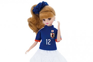 リカちゃんがサッカー日本代表サポーターに！ユニフォームを着た人形が個数限定で発売