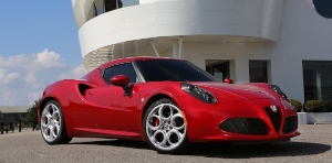 フィアット クライスラー ジャパンは、「Alfa Romeo」ブランドの新型スポーツカー「Alfa Romeo 4C」と限定仕様の「Alfa Romeo 4C Launch Edition」を7月1日から発売する。